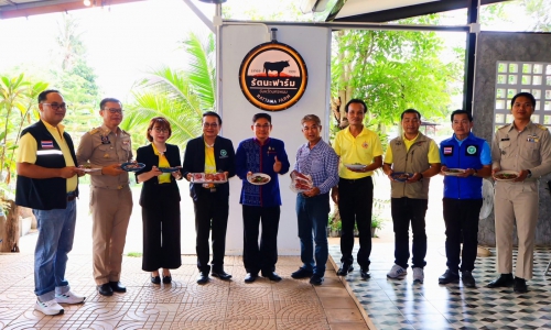 "รองผู้ว่าราชการจังหวัดนครพนม นำทีมลงพื้นที่อำเภอธาตุพนม รับประทานอาหารเมนูเนื้อปรุงสุกและตรวจเยี่ยมฟาร์มโคเนื้อ”